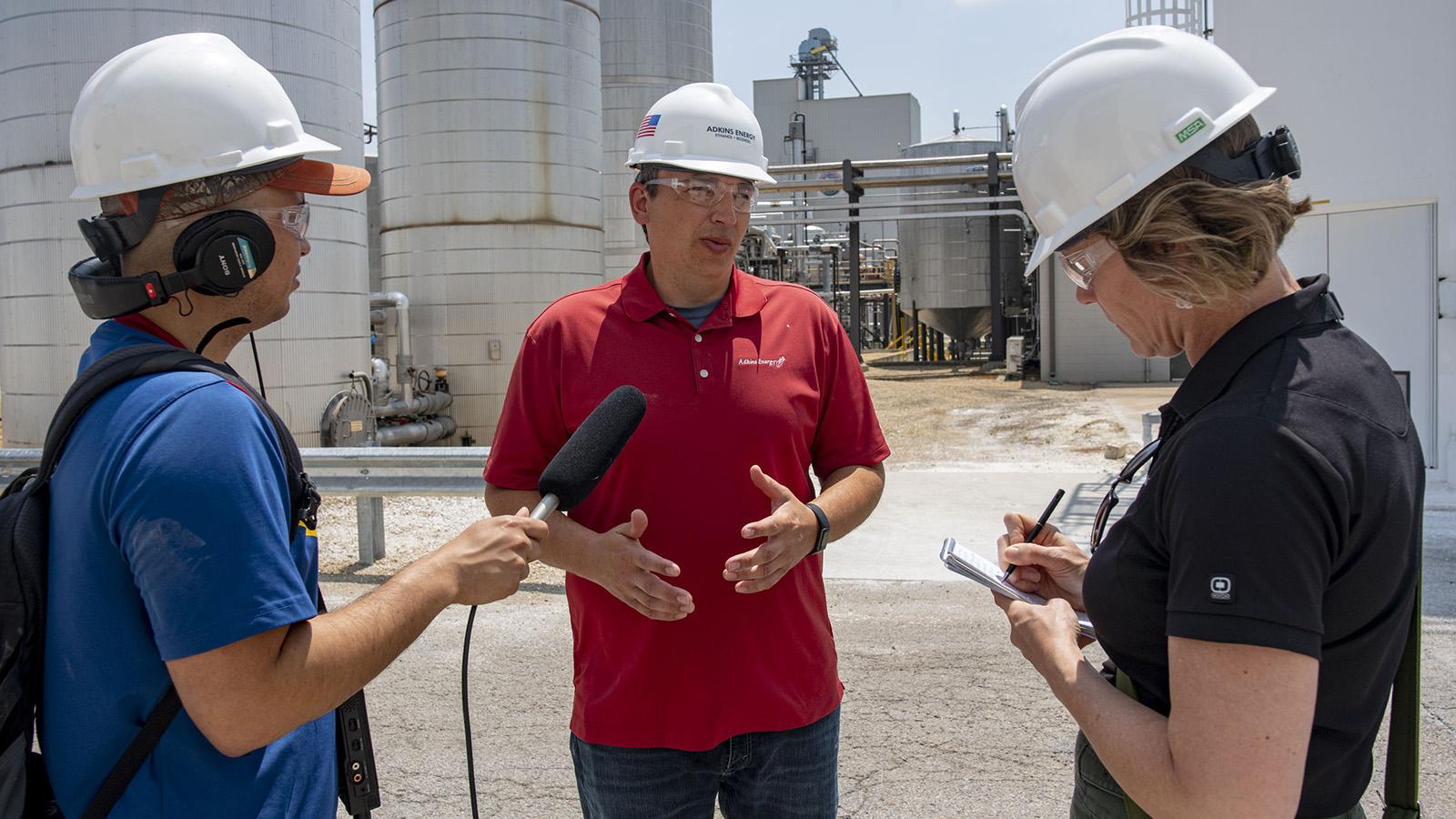 Reporters Juanpablo Ramirez-Franco of WNIJ and Erin Jordan of The Gazette co-report a story on carbon capture projects for the Mississippi Ag & Water Desk. Credit: Nick Rohlman, The Gazette